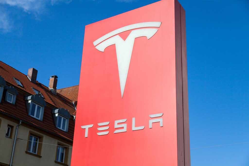 Tesla: Διακοπή λειτουργίας στο εργοστάσιο της Σαγκάης λόγω lockdown