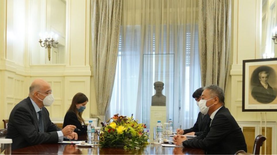 Συνάντηση Νίκου Δένδια με τον πρέσβη της Ιαπωνίας