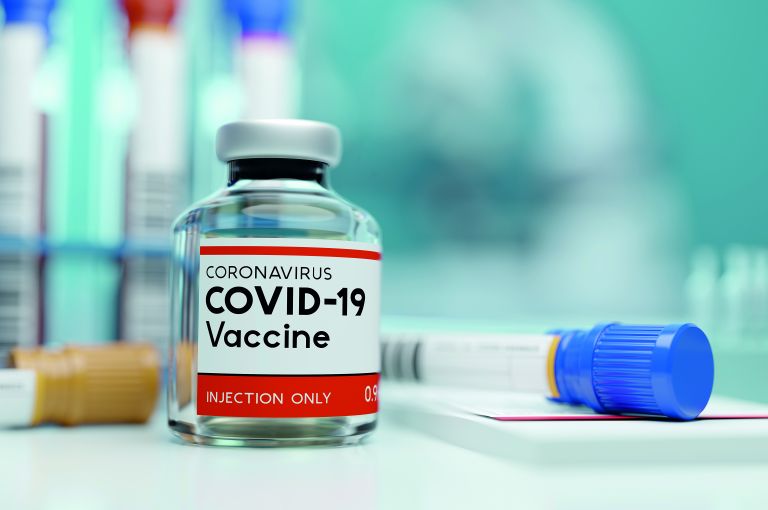 COVID-19: Η Κομισιόν ενισχύει τον μηχανισμό αδειοδότησης των εμβολίων