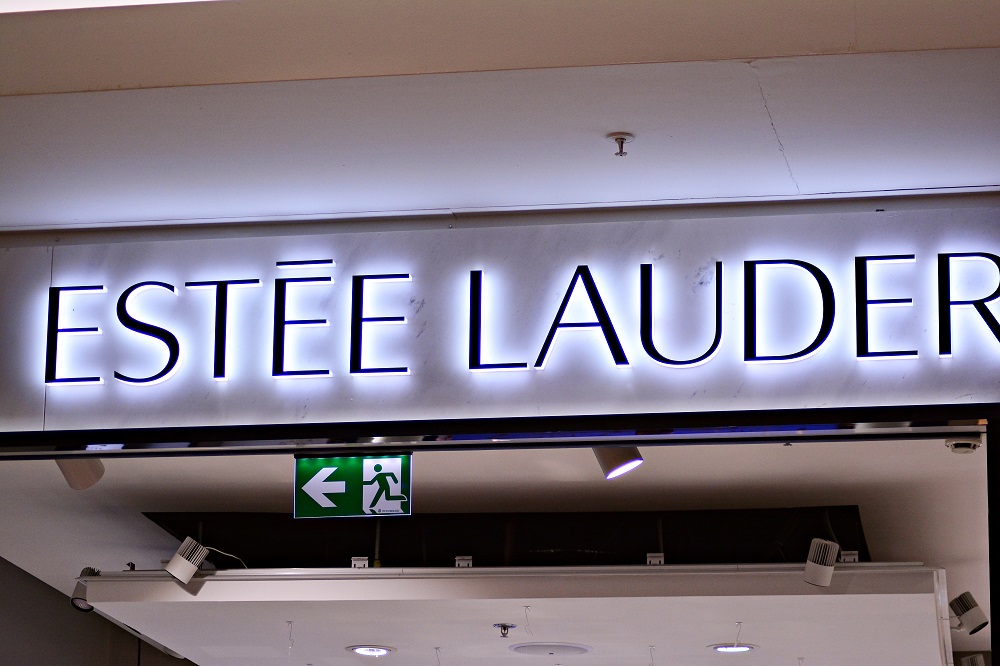 Estee Lauder: Αυξάνει το ποσοστό στην Deciem στο 76% έναντι 1 δισ.