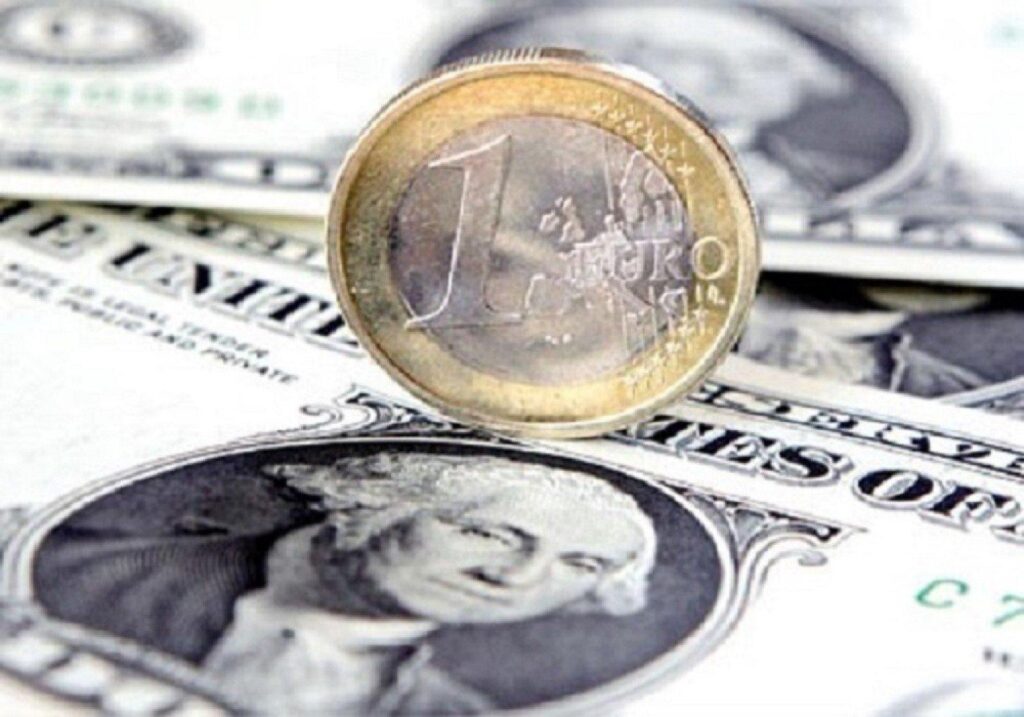 Οριακή η επικράτηση του ευρώ έναντι του δολαρίου