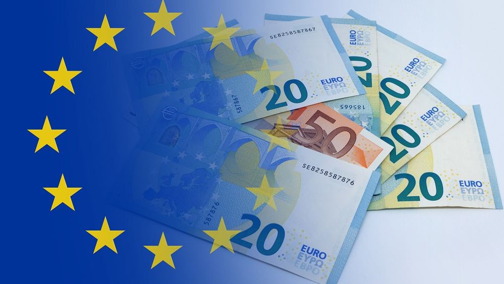 Ευρωβαρόμετρο: Σε επίπεδα ρεκόρ η στήριξη στο ευρώ