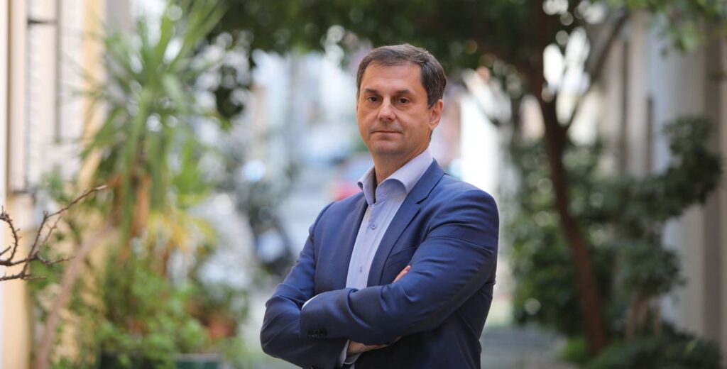 Χ. Θεοχάρης: Δείτε LIVE τις ανακοινώσεις για το άνοιγμα του τουρισμού