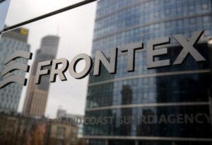 Frontex: Αναστέλλει τα προγράμματα επανένταξης μεταναστών επειδή της τέλειωσαν τα χρήματα