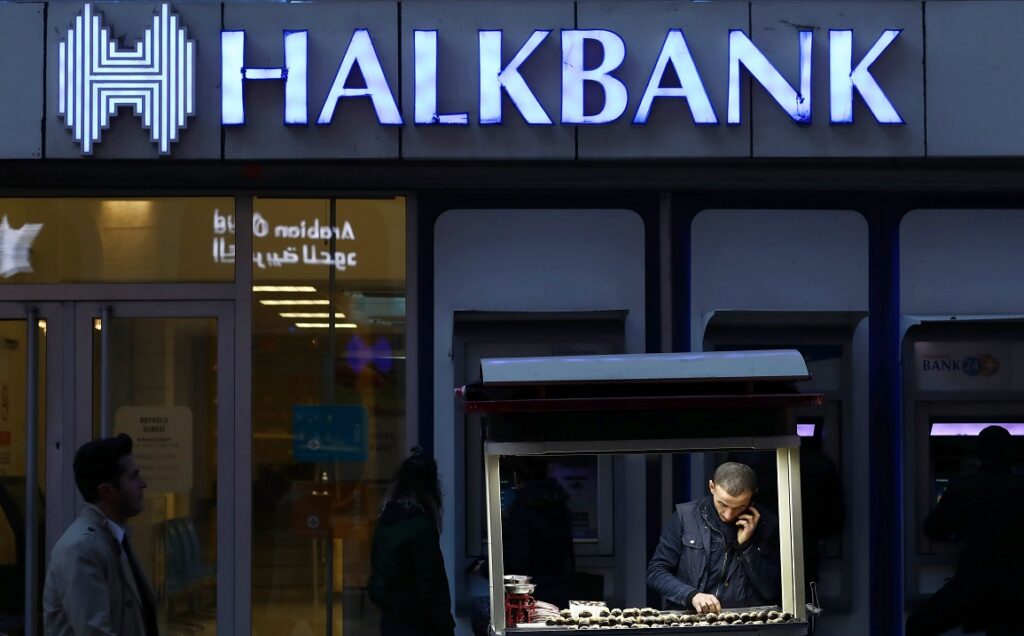 Halkbank: Ανέβηκε 8% η μετοχή της μετά την αναστολή ποινικής δίωξης