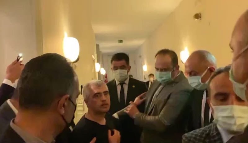 Τουρκία: Συνελήφθη ο φιλοκούρδος Ομέρ Φαρούκ Γκεργκερλίογλου που κοιμόταν στο κοινοβούλιο