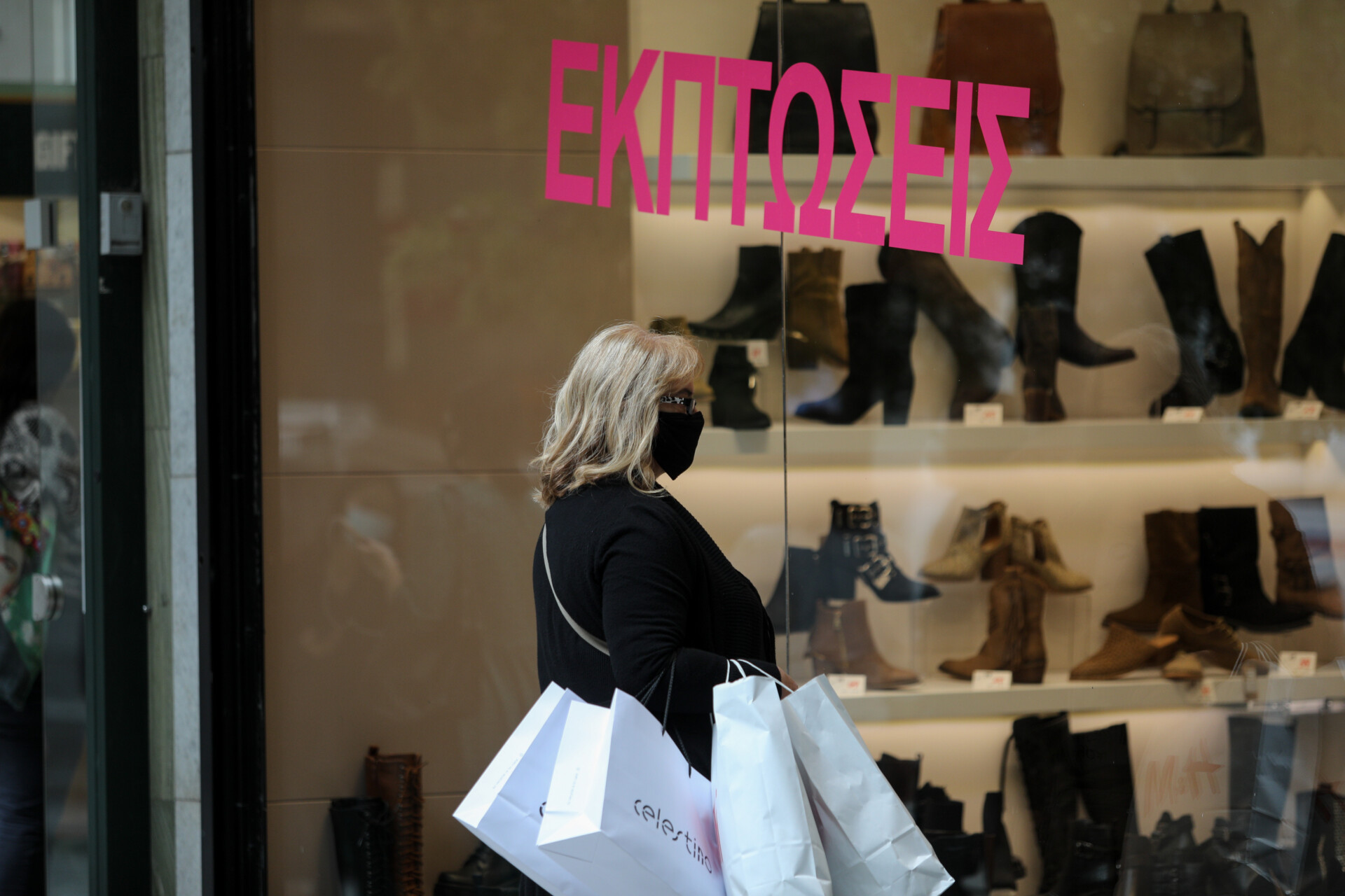 Εξαδάκτυλος: Άνοιγμα λιανεμπορίου υπό όρους χωρίς λαοθάλασσες