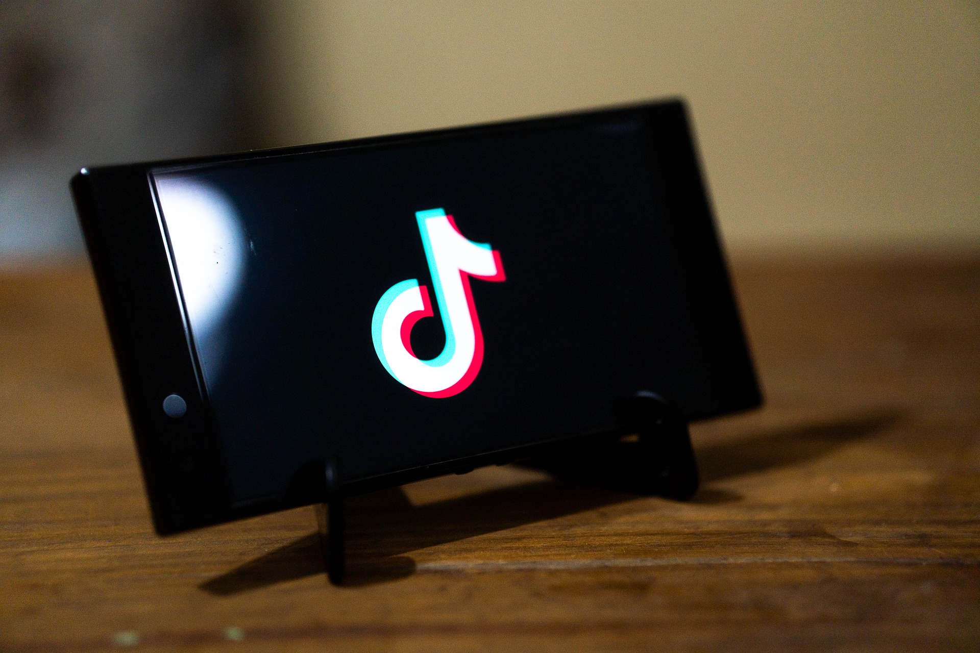 DW: Η Μαφία στρατολογεί νέους με βίντεο στο TikTok