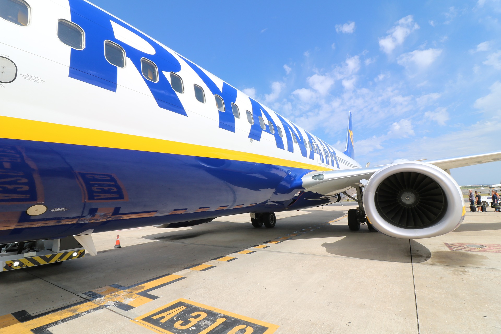 Ryanair: Επαναφέρει τις πτήσεις από και προς Τελ Αβίβ