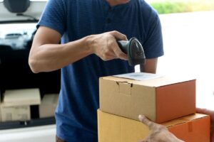 Τέλος τα μετρητά στις παραδόσεις δεμάτων με courier