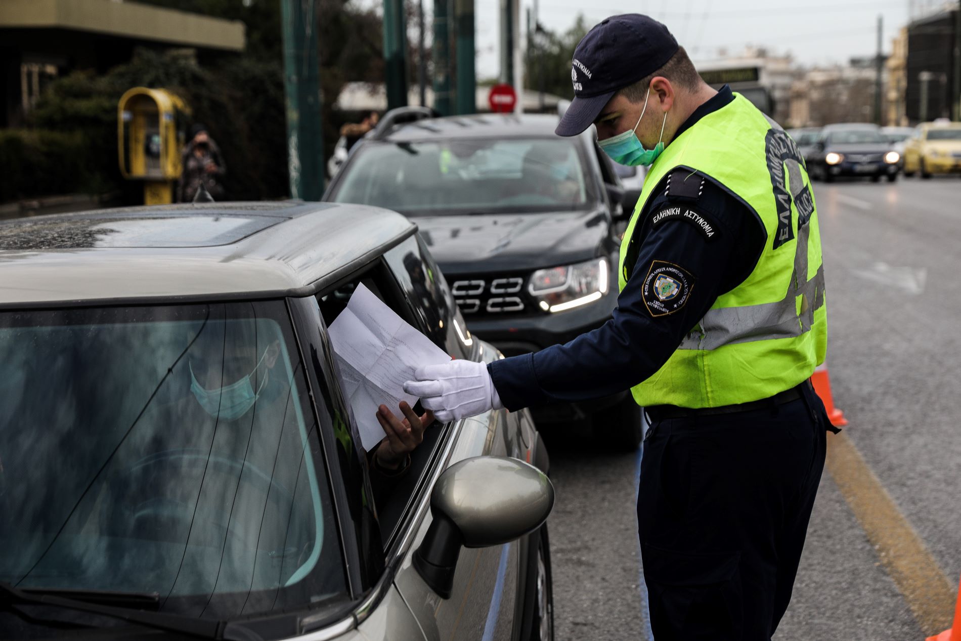 Κορονοϊός: Πρόστιμα άνω των 240.000 ευρώ και έξι συλλήψεις το Σάββατο