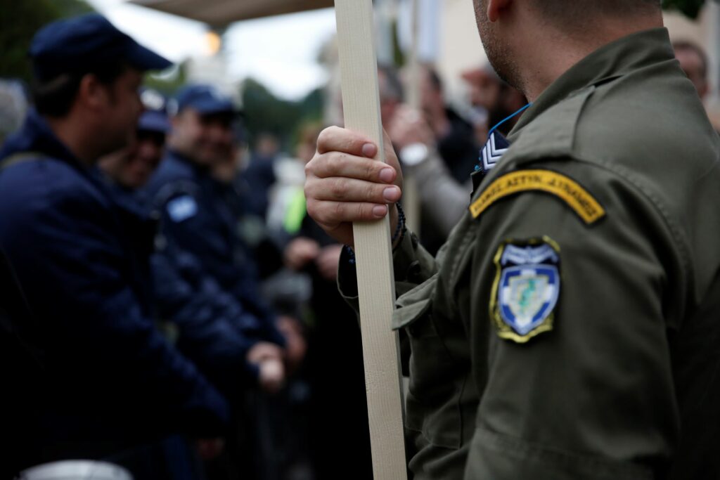 ΣτΕ: Απορρίπτει τις αιτήσεις των ενστόλων για το νέο μισθολόγιο