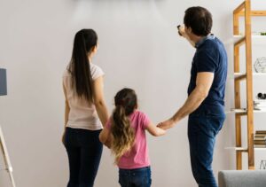Έκτακτο επίδομα παιδιού: Διαφορετικά εισοδηματικά κριτήρια για έγγαμους και άγαμους γονείς, τι ισχύει