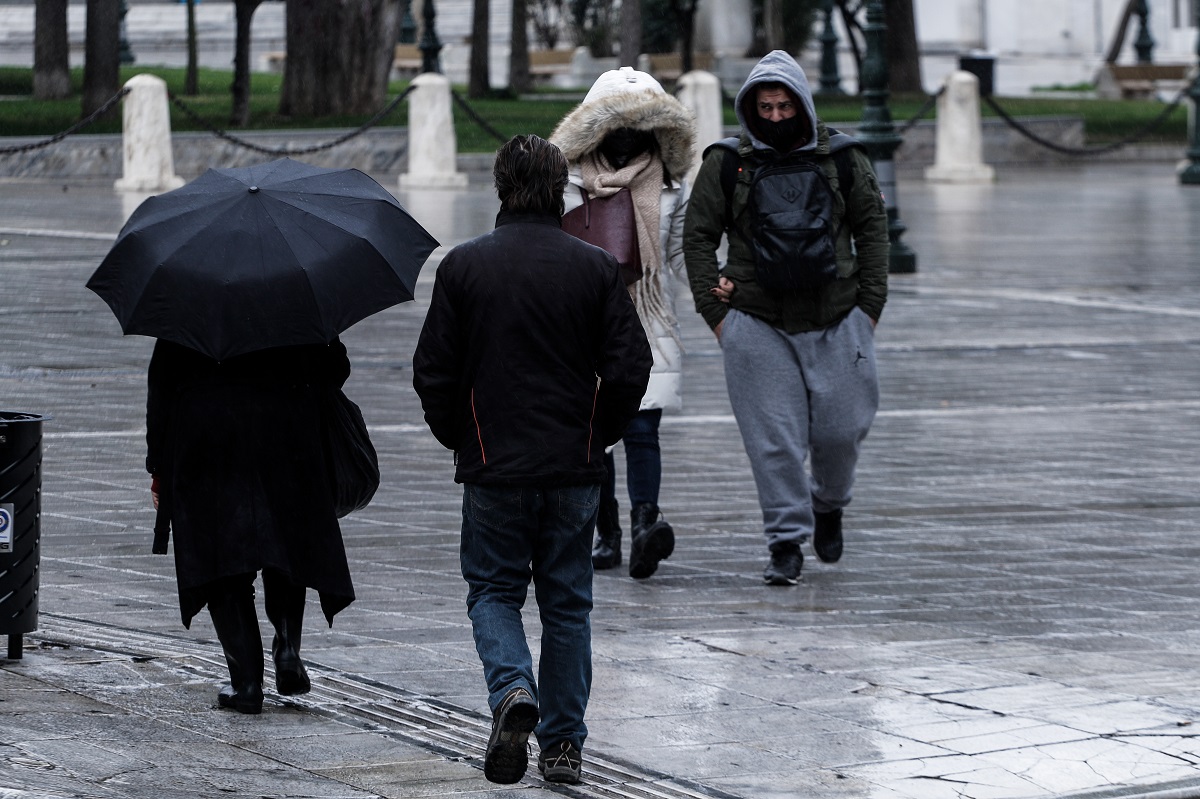 Βροχή στο κέντρο της Αθήνας © EUROKINISSI