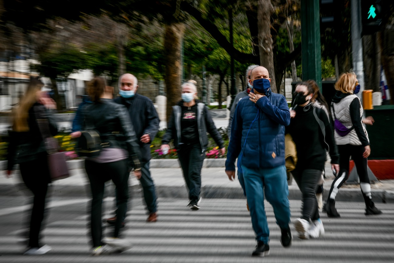 Τα κρούσματα σήμερα στην Αττική Η κατανομή των κρουσμάτων στην Αττική σήμερα είναι εξής: Ανατολική Αττική 72 Βόρειος Τομέας Αθηνών 74 Δυτική Αττική 37 Δυτικός Τομέας Αθηνών 128 Κεντρικός Τομέας Αθηνών 202 Νήσοι 5 Νότιος Τομέας Αθηνών 74 Πειραιάς 125 Κορονοϊός: Ο «χάρτης» διασποράς στην Ελλάδα Ακολουθεί ο «χάρτης» της διασποράς των κρουσμάτων ανά περιφερειακή ενότητα, σύμφωνα με την ανακοίνωση του ΕΟΔΥ: