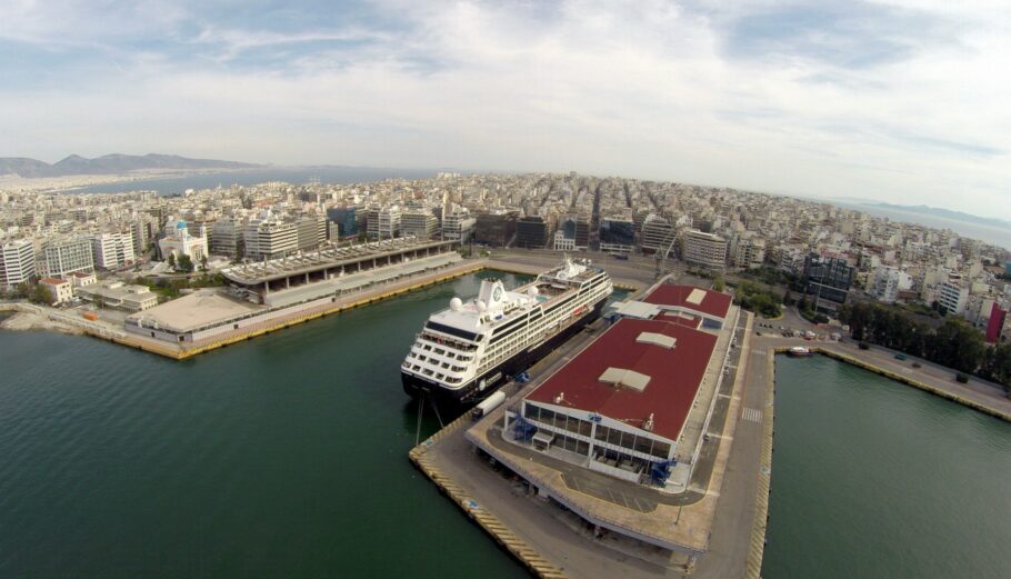 Κρουαζιερόπλοιο στο λιμάνι του Πειραιά © Eurokinissi