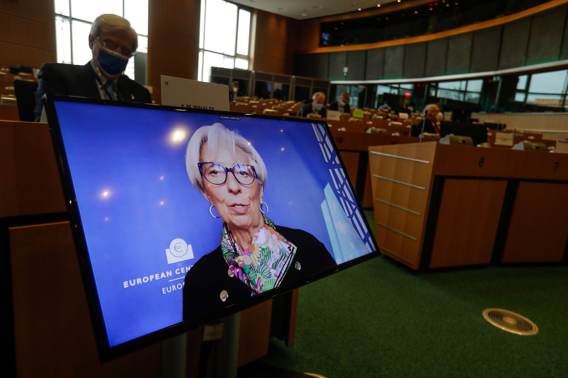 Ομόλογα: Η ΕΚΤ αυξάνει τις αγορές – Υποχωρούν οι αποδόσεις
