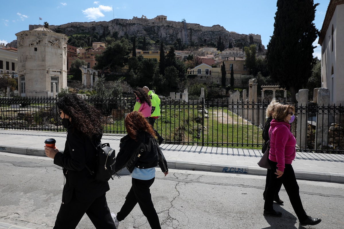 Σαρηγιάννης: Θα πρέπει να επιλέξουμε μεταξύ Πάσχα και καλοκαιριού
