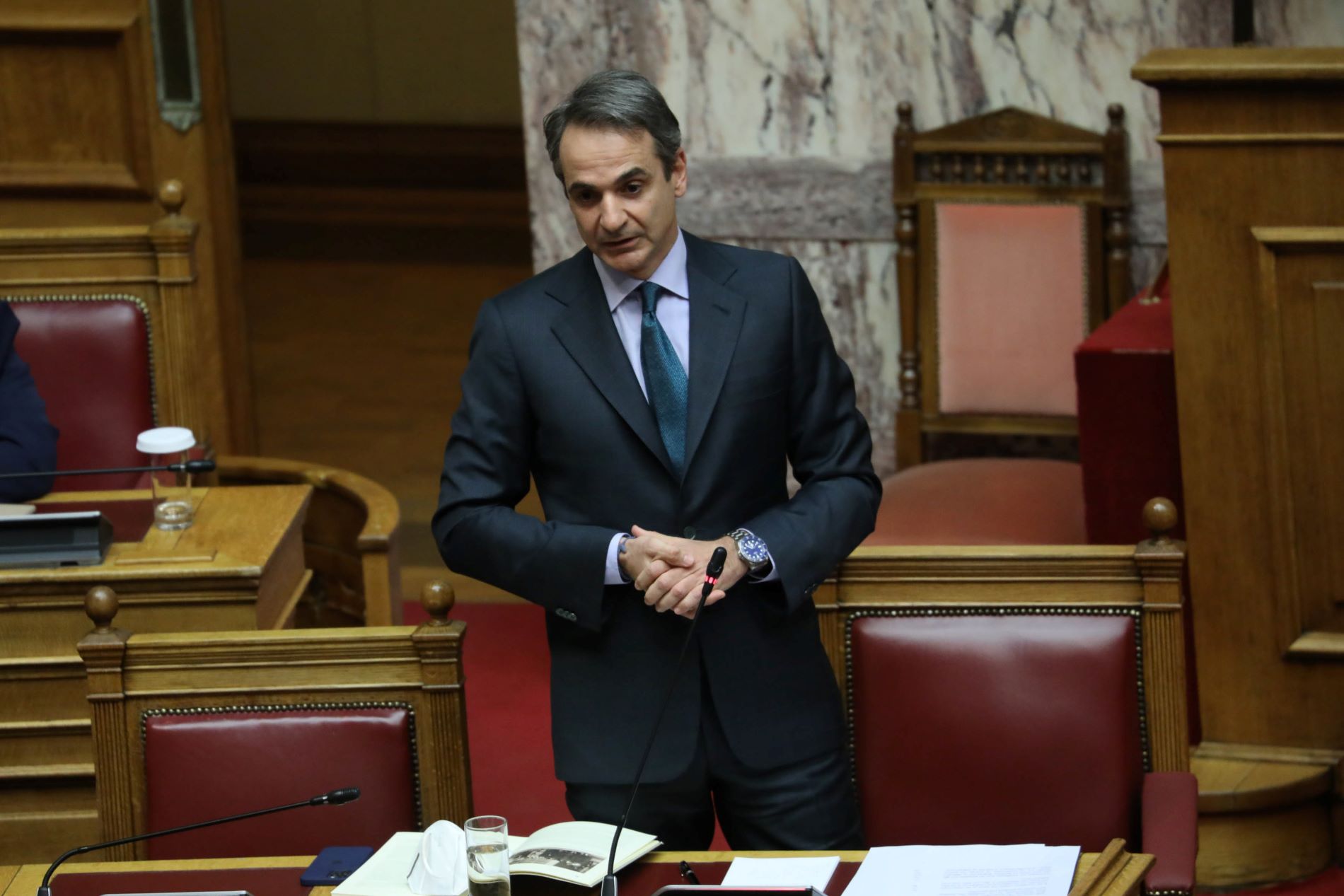 Βουλή: Σύγκρουση για τα φαινόμενα βίας – Τι θα ανακοινώσει ο Μητσοτάκης
