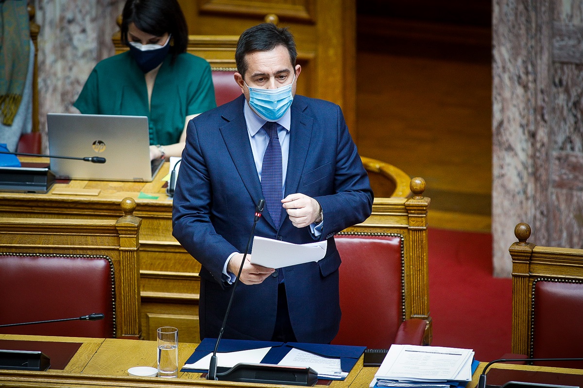 Μηταράκης: Αυστηροποίηση των διαδικασιών απελάσεων