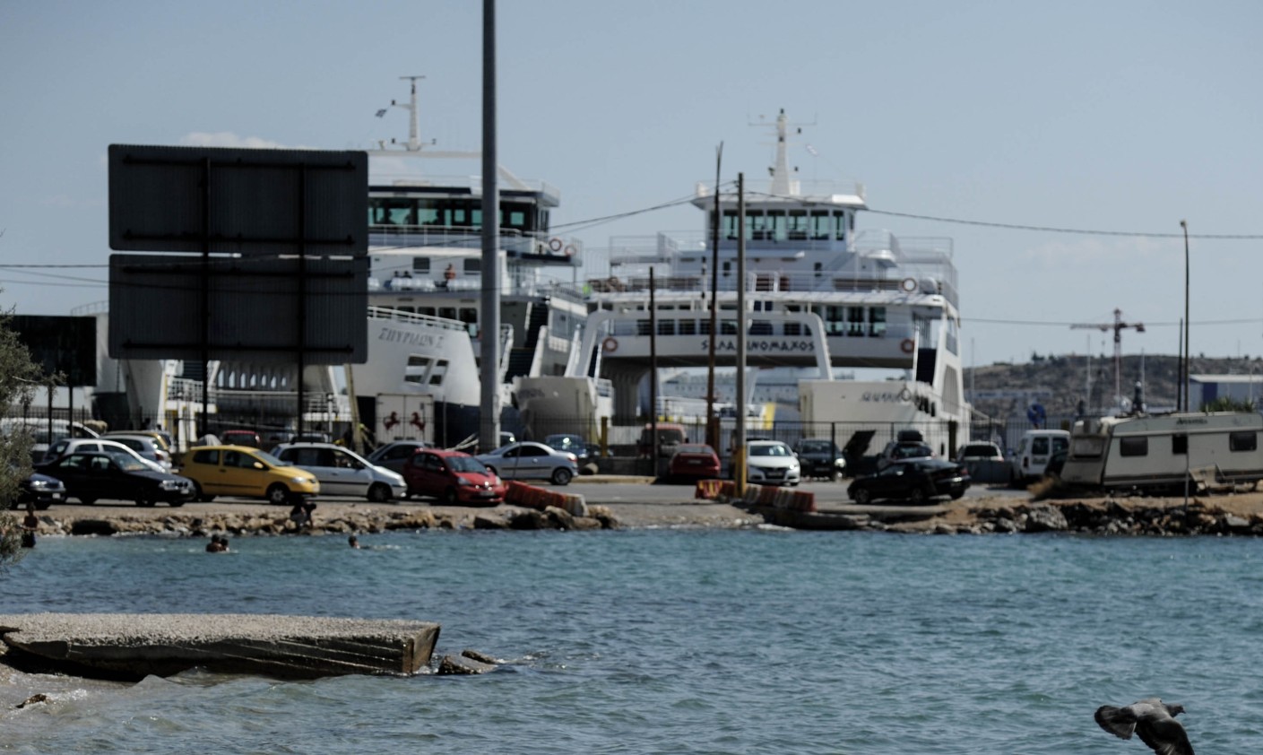 Στα αντισταθμιστικά κόλλησε η ζεύξη Σαλαμίνας – Περάματος