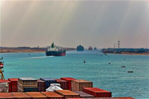 Γιατί οι εφοπλιστές διστάζουν να επιστρέψουν στη Διώρυγα του Σουέζ