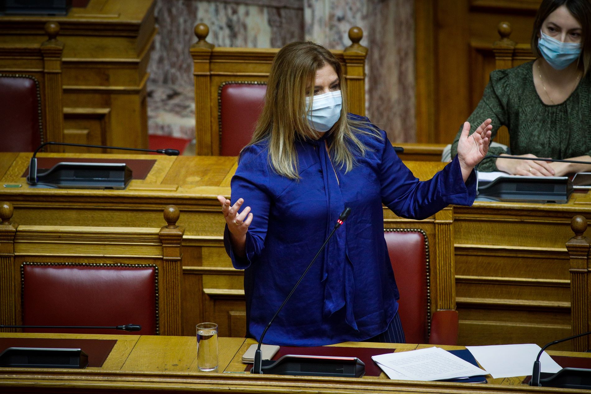 Συρεγγέλα : Άδεια πατρότητας από 10 έως 14 ημέρες για τους νέους πατέρες
