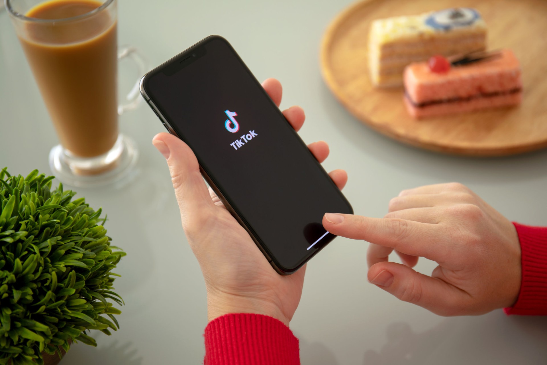 Το TikTok αλλάζει τον τρόπο με τον οποίο τα βιβλία προτείνονται και πωλούνται