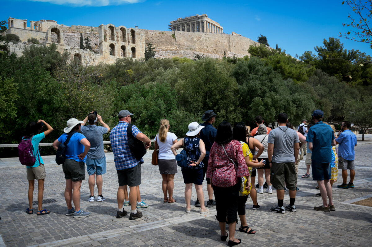 Επίδομα 534 ευρώ: Κανονικά η καταβολή αποζημίωσης στους ξεναγούς