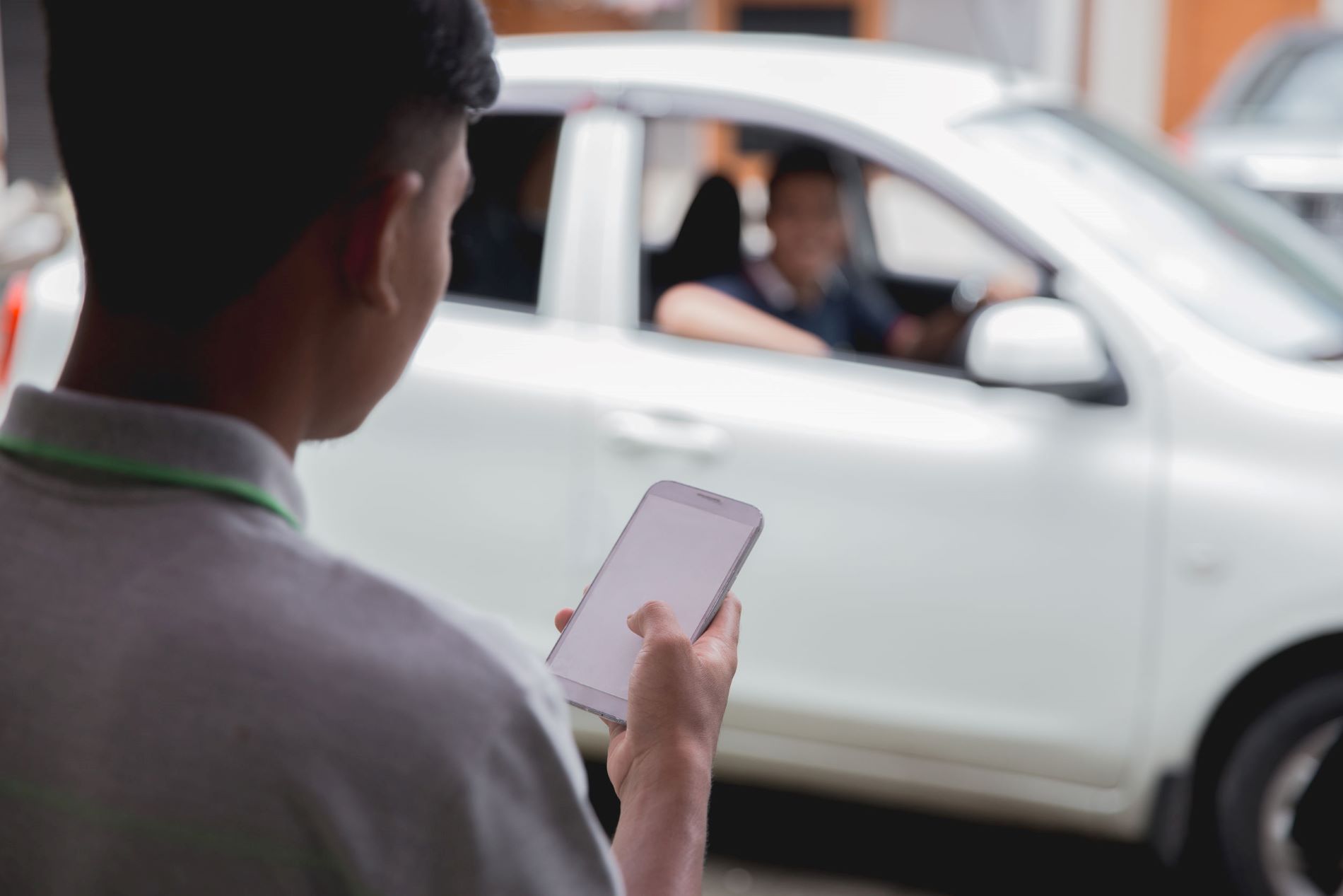 Βρετανία: H Uber αναγνωρίζει κάποια δικαιώματα στους οδηγούς της