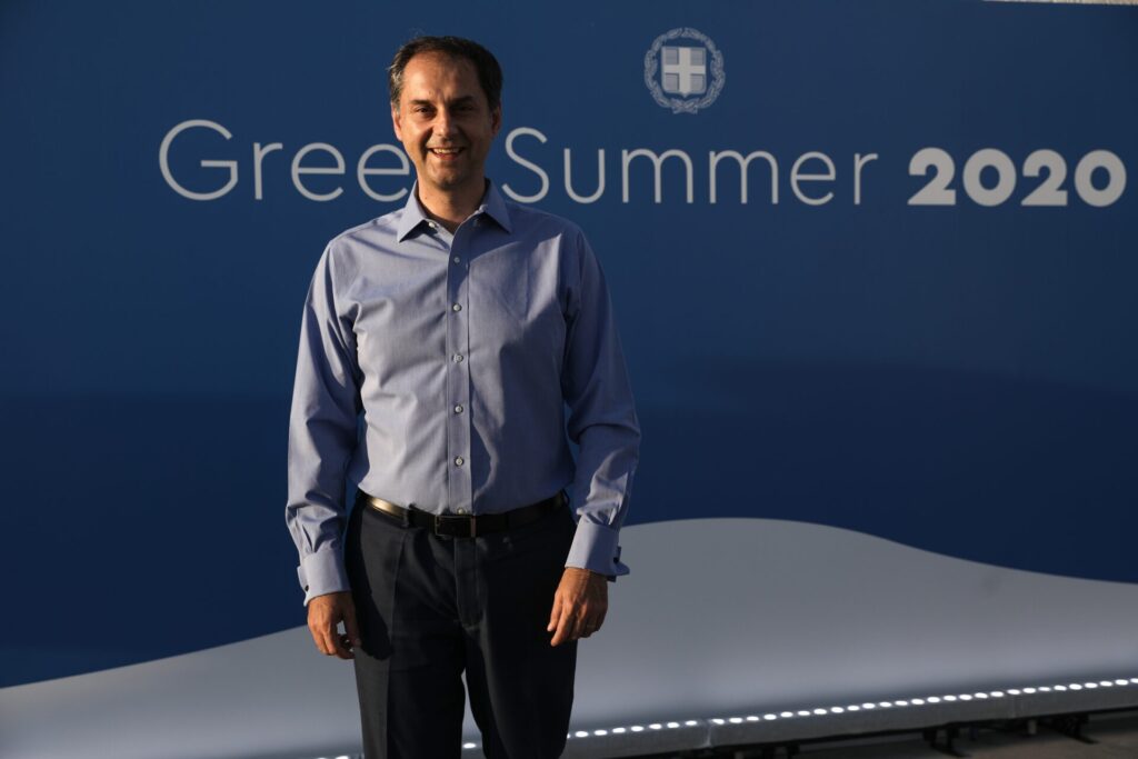 Θεοχάρης: Μήνυμα εμψύχωσης στους ξενοδόχους