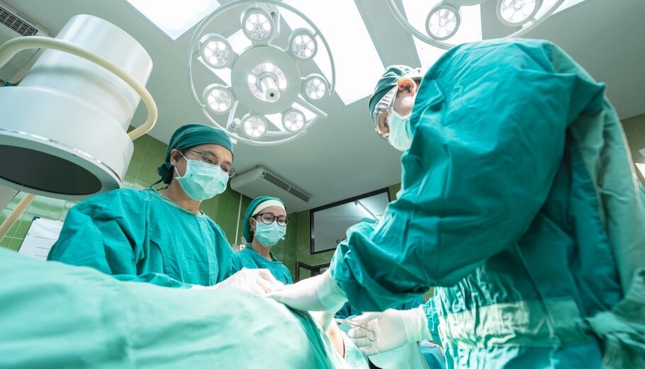 Κορονοϊός: Οι ασθενείς θα πρέπει να εμβολιάζονται πριν χειρουργηθούν