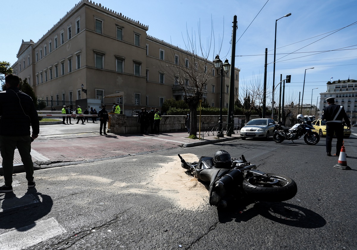 Δυστύχημα στη Βουλή: Εκτός Τροχαίας ο τροχονόμος