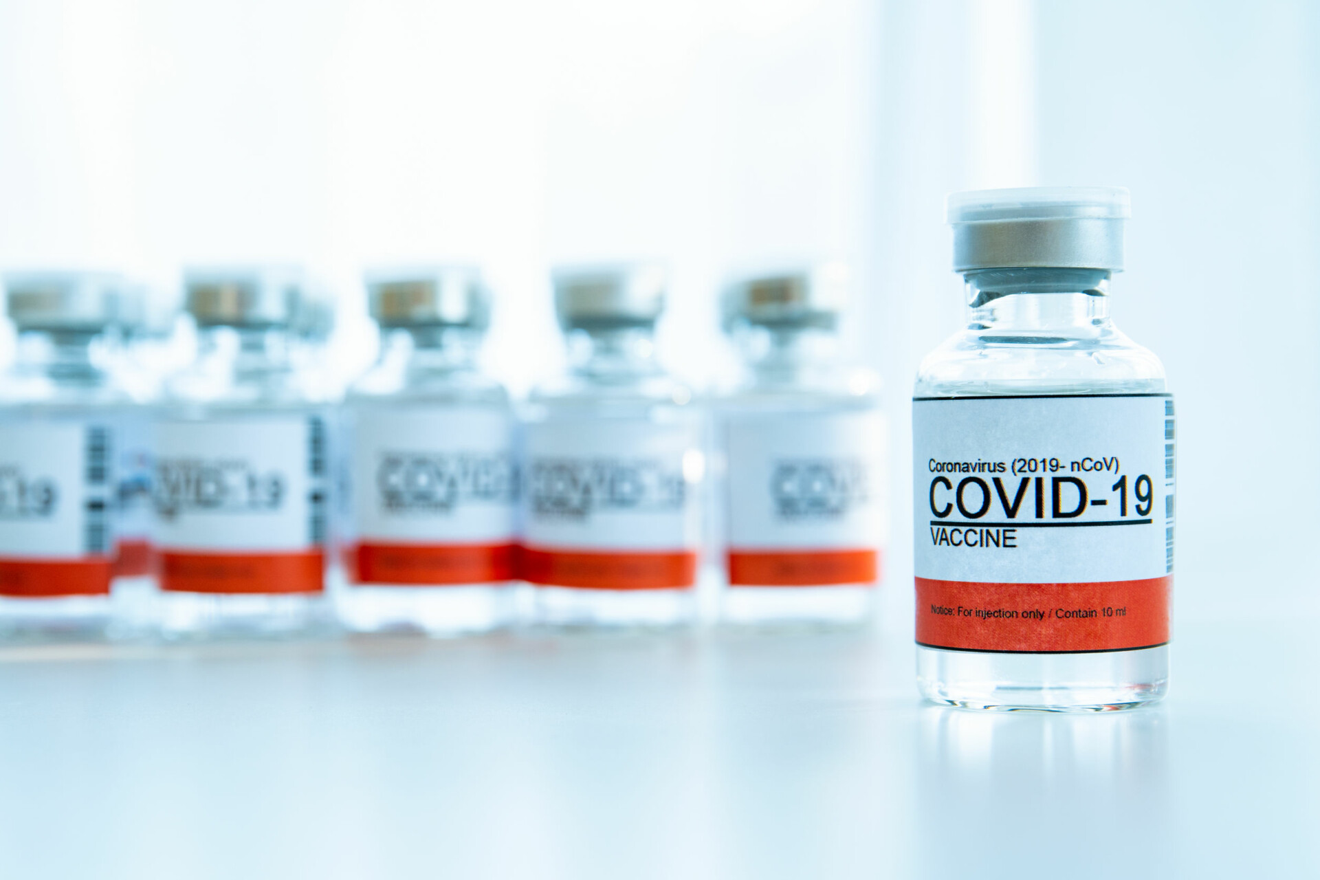 EMA: Στο μικροσκόπιο τα εμβόλια mRNA για παρενέργειες στις γυναίκες