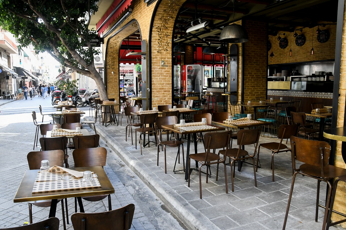 Ανοίγουν τη Δευτέρα πάνω από 40.000 επιχειρήσεις εστίασης