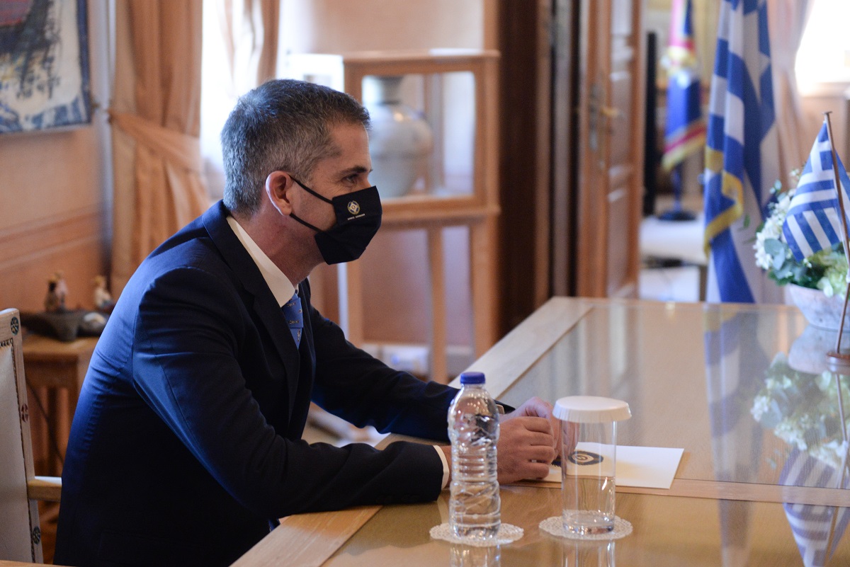 Κ. Μπακογιάννης: Αιχμές ότι τα πάρτι στις πλατείες είναι υποκινούμενα