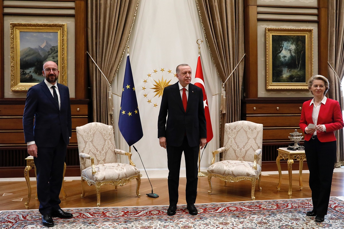 Ευρωπαϊκό Κοινοβούλιο: Ανάρμοστη η συμπεριφορά του Ερντογάν