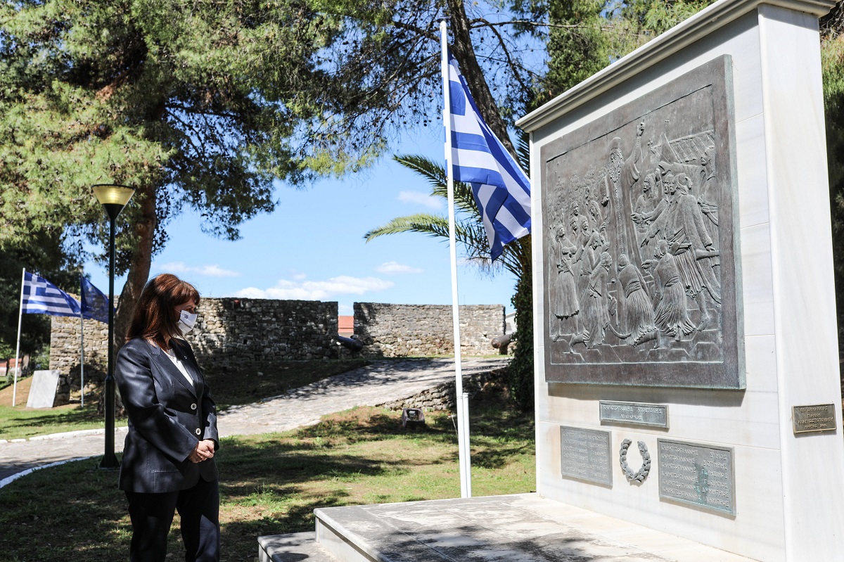 Σακελλαροπούλου: Τιμάμε εκείνους που θυσίασαν τη ζωή τους από αγάπη για τη ζωή