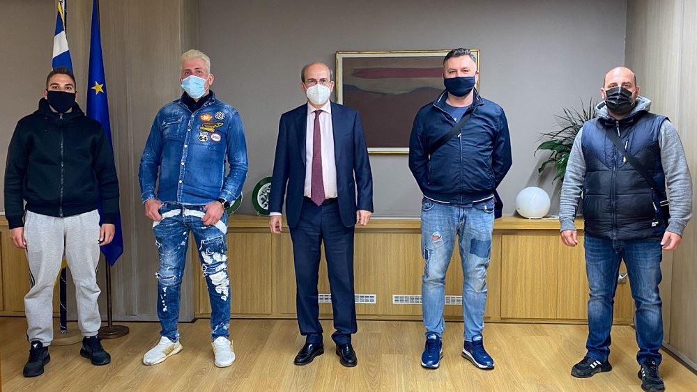 Χατζηδάκης – διανομείς συζήτησαν τα προβλήματα στον κλάδο του delivery