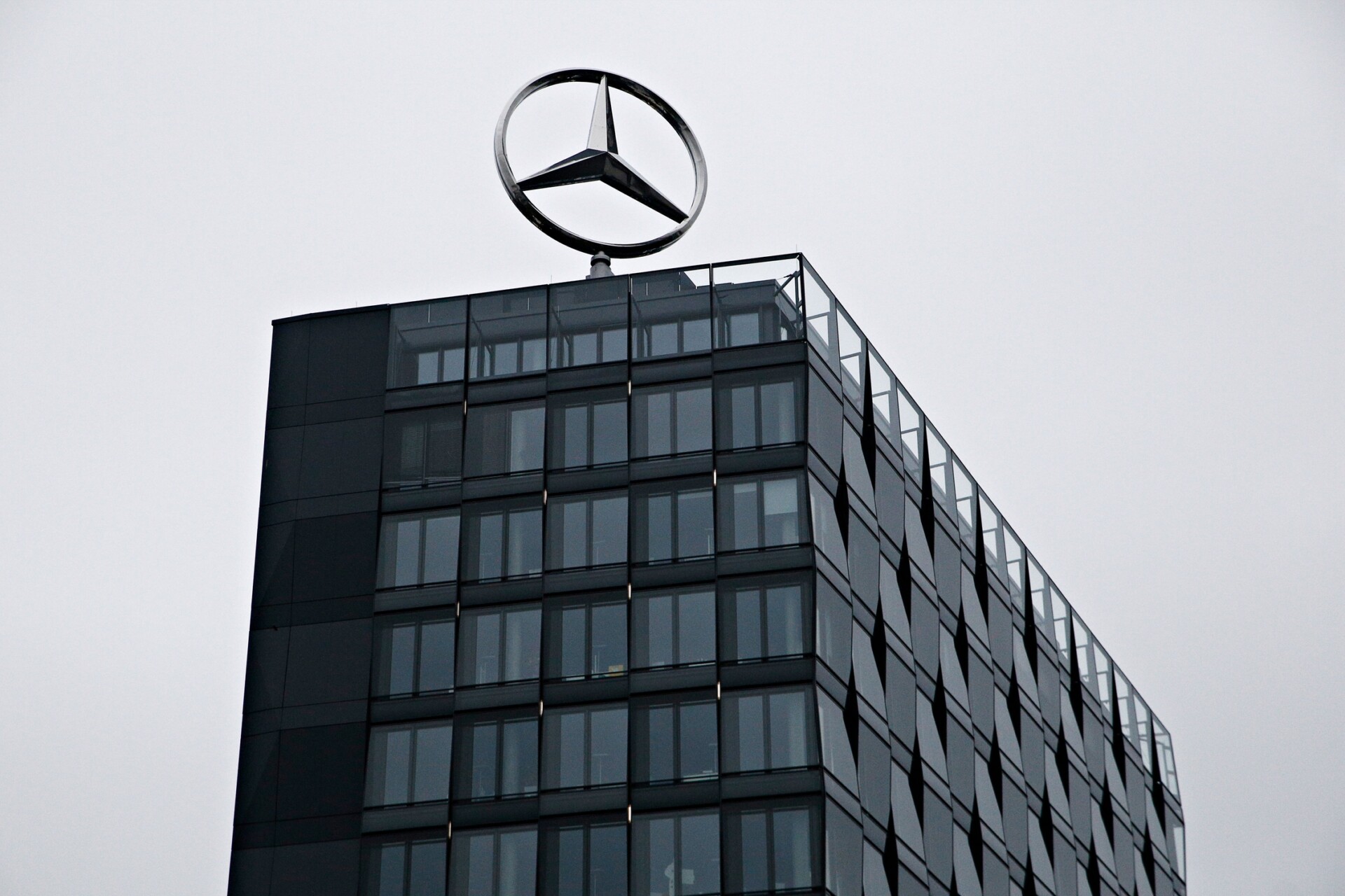 Mercedes και Siemens συνεργάζονται για βιώσιμη παραγωγή αυτοκινήτων
