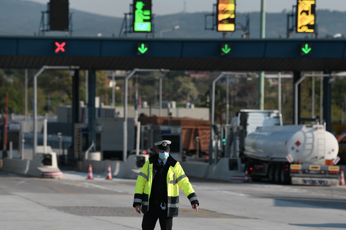 Πάσχα: Αυστηροί έλεγχοι και μπλόκα για την αποτροπή μετακινήσεων