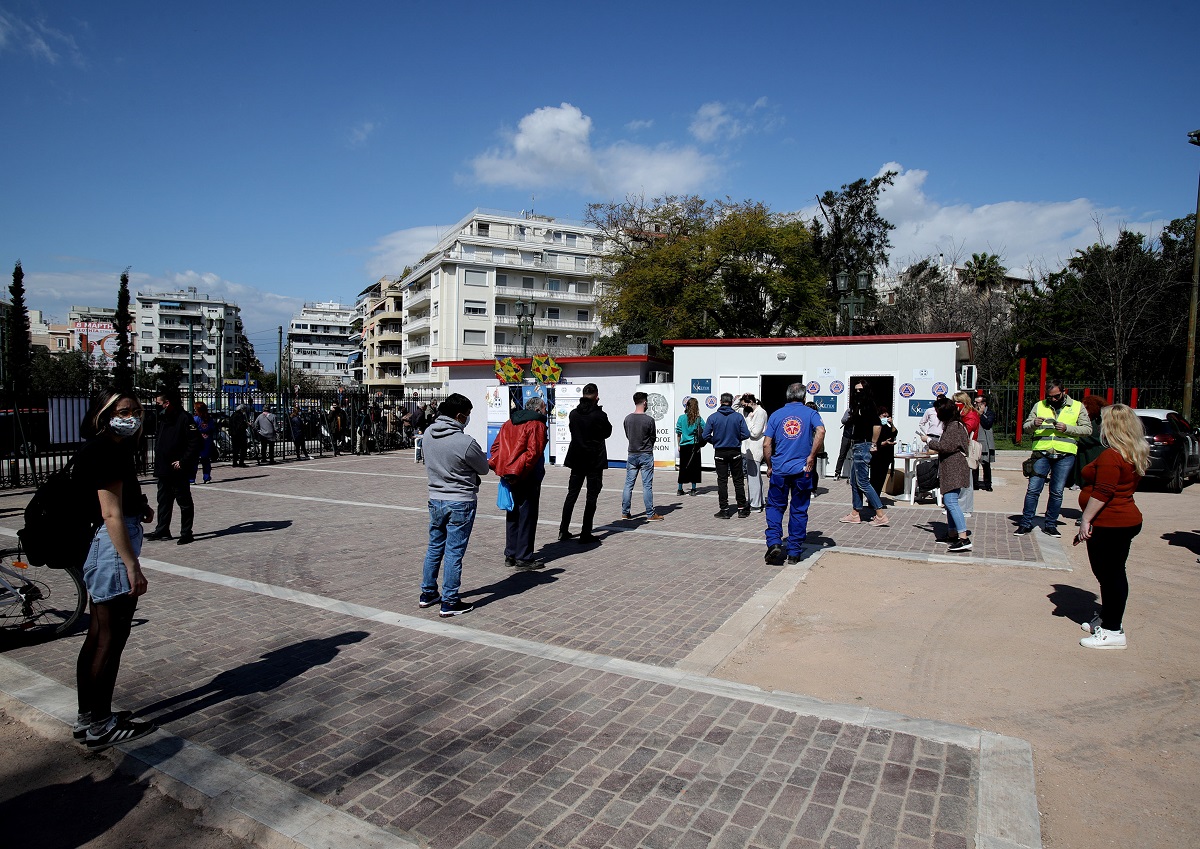 Κορονοϊός: Νέο ρεκόρ με 7335 κρούσματα – 477 οι διασωληνωμένοι