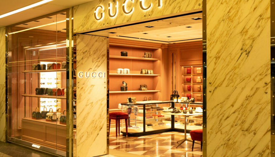 Οι πωλήσεις της Gucci εκτοξεύονται όσο μειώνονται τα μέτρα κατά της COVID-19
