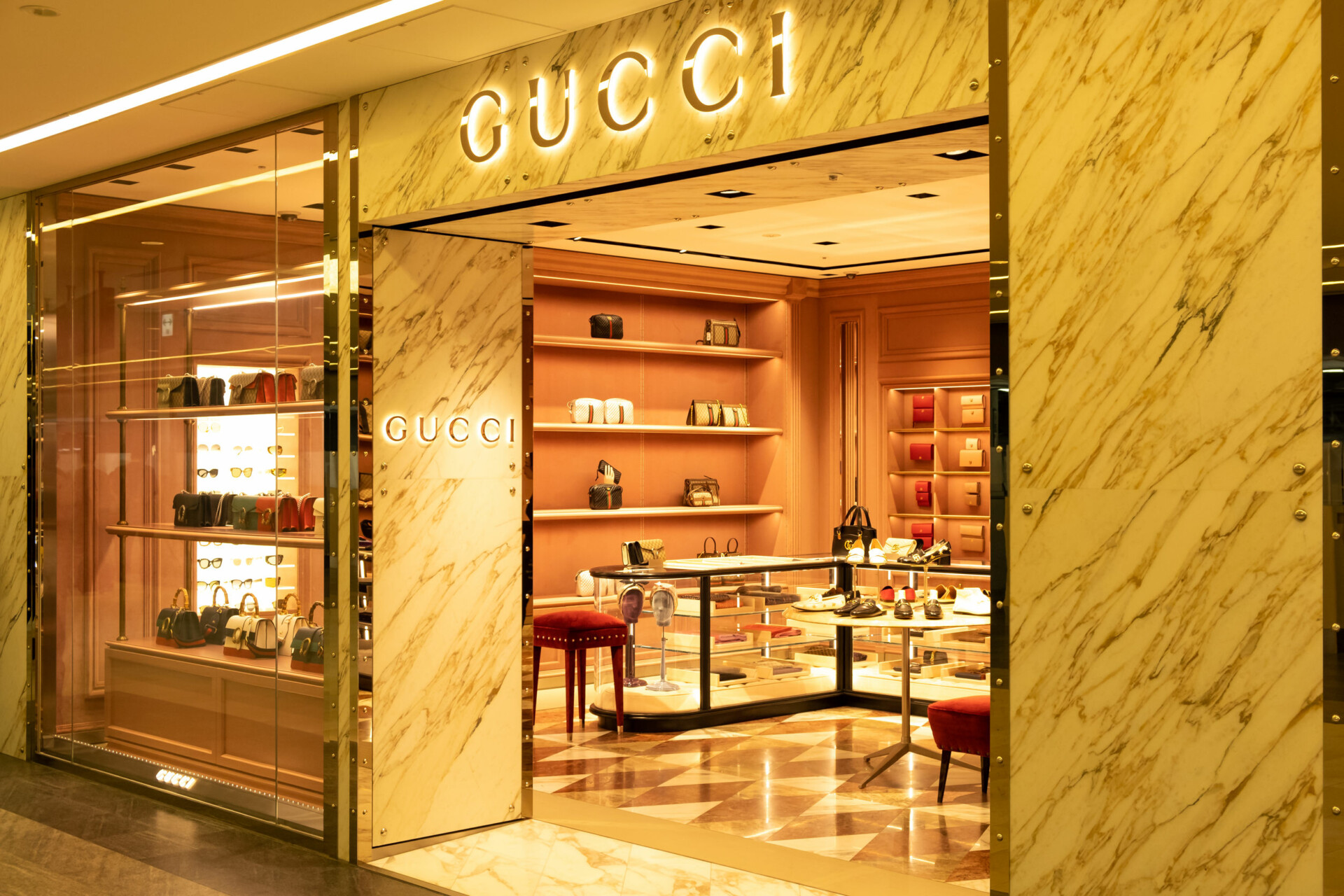 Οι πωλήσεις της Gucci εκτοξεύονται όσο μειώνονται τα μέτρα κατά της COVID-19