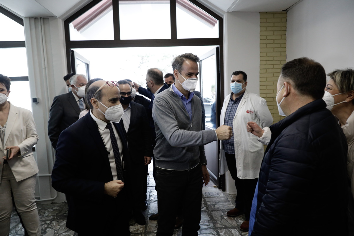 Μητσοτάκης: Κανένας εφησυχασμός – Νέες κλίνες ΜΕΘ στο Παπανικολάου