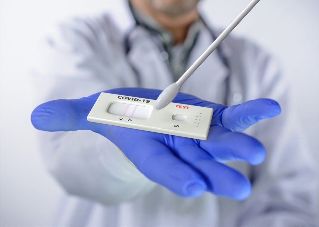 ΥΠΕΝ: Οδηγίες για τα απόβλητα self-test της COVID-19