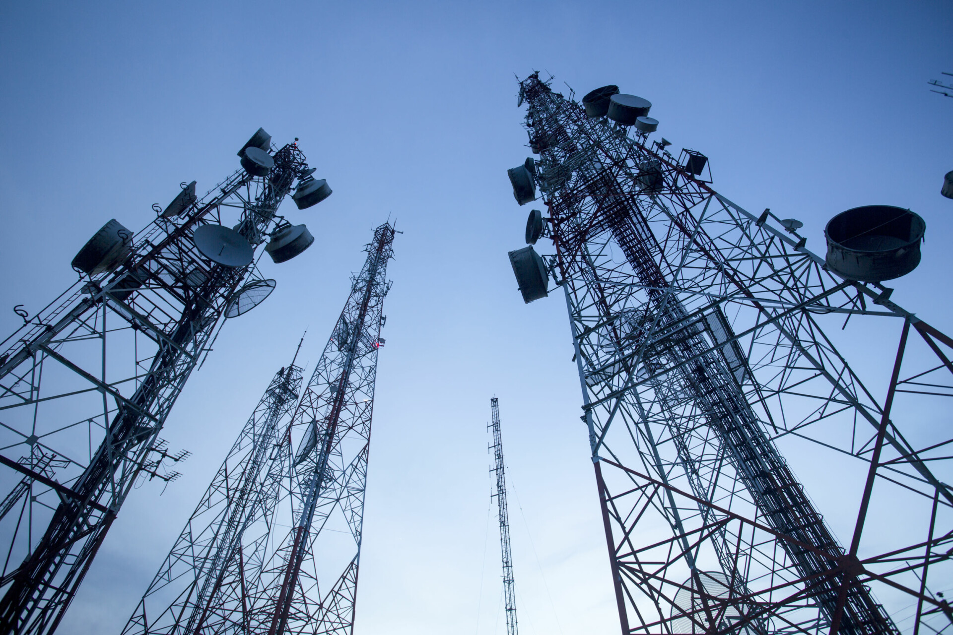 ΑΠΟΒΑΣΗ ΕΝΕΡΓΕΙΑΚΩΝ ΟΜΙΛΩΝ ΣΤΑ TELECOMS