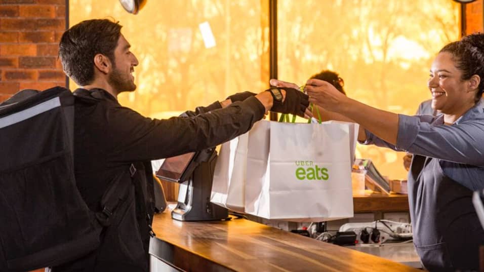Η UBER Eats προετοιμάζει την είσοδό της στην Ελλάδα