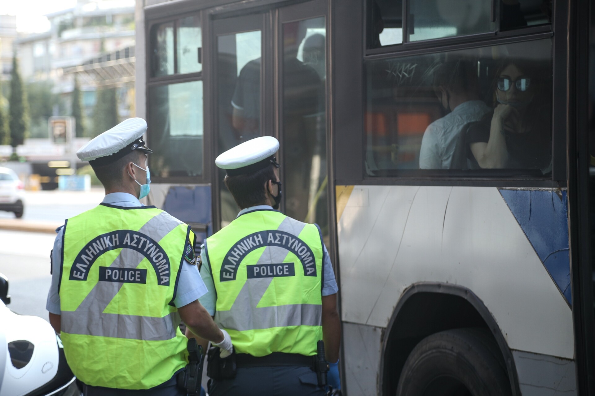 Πρόστιμα ύψους 695.600 ευρώ και 6 συλλήψεις το Σαββατοκύριακο