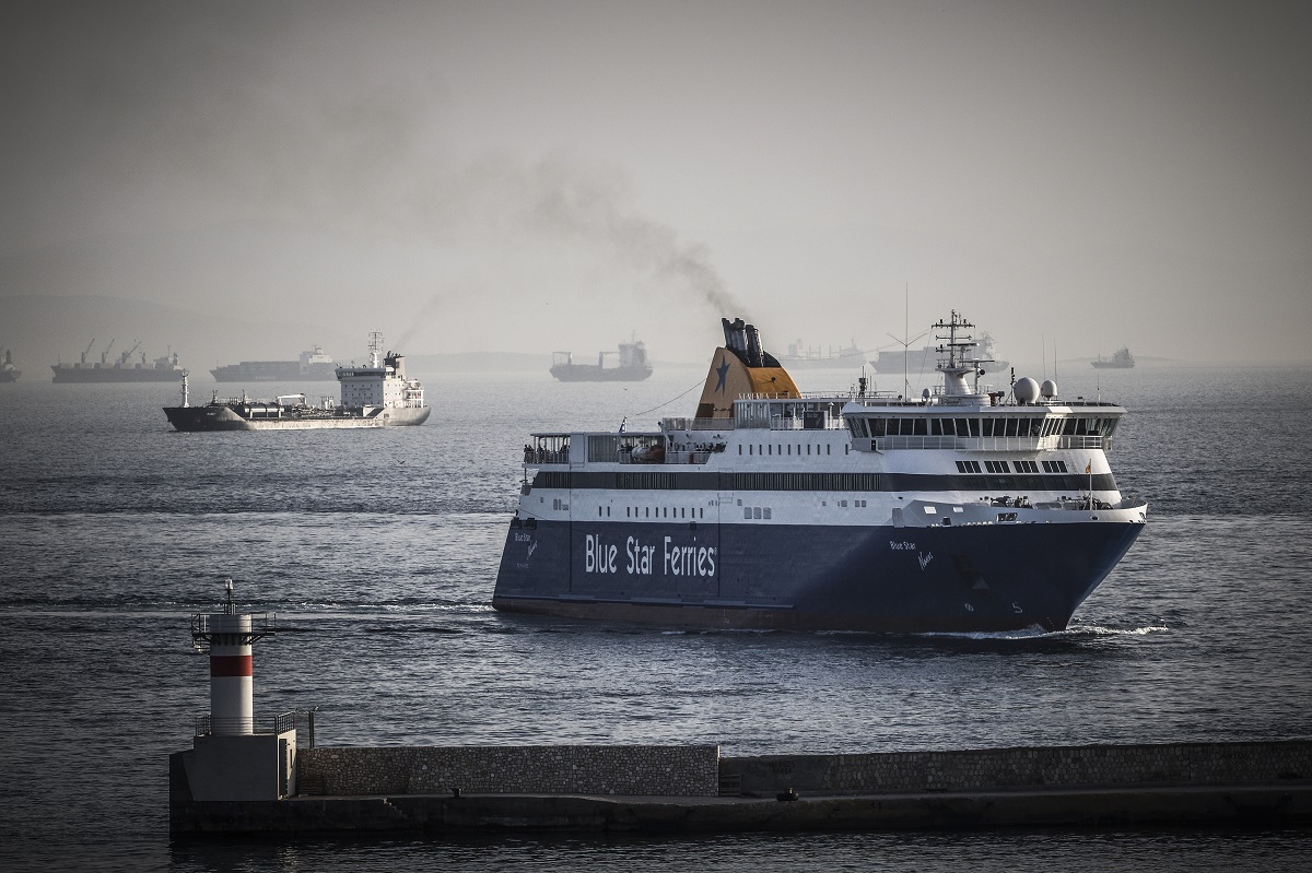 Blue Star Paros: Απαγορεύτηκε ο απόπλους του, έχασε μία άγκυρα